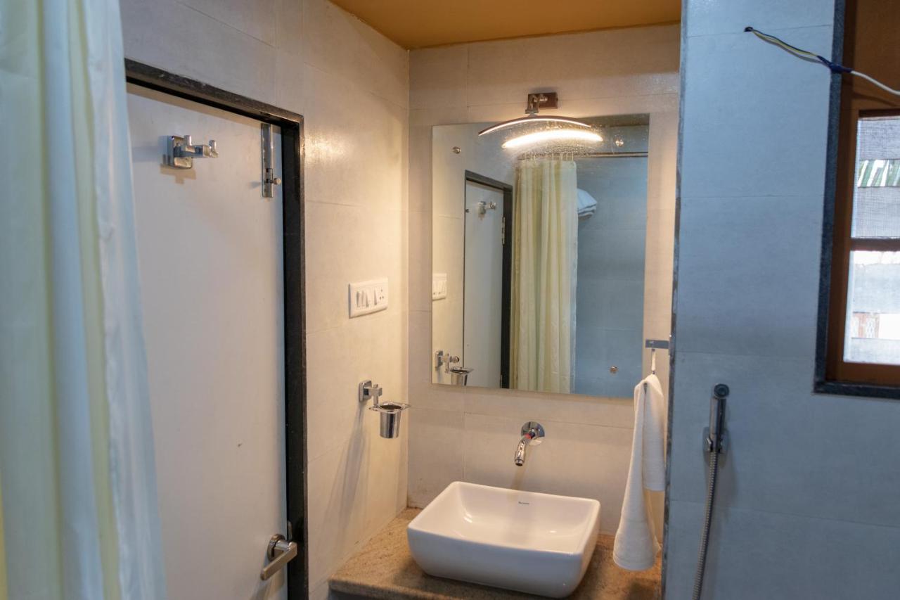 D' Manor Service Apartment Белґаум Екстер'єр фото