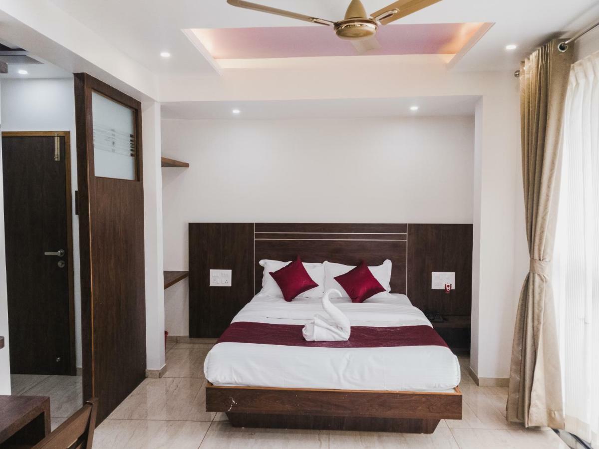 D' Manor Service Apartment Белґаум Екстер'єр фото