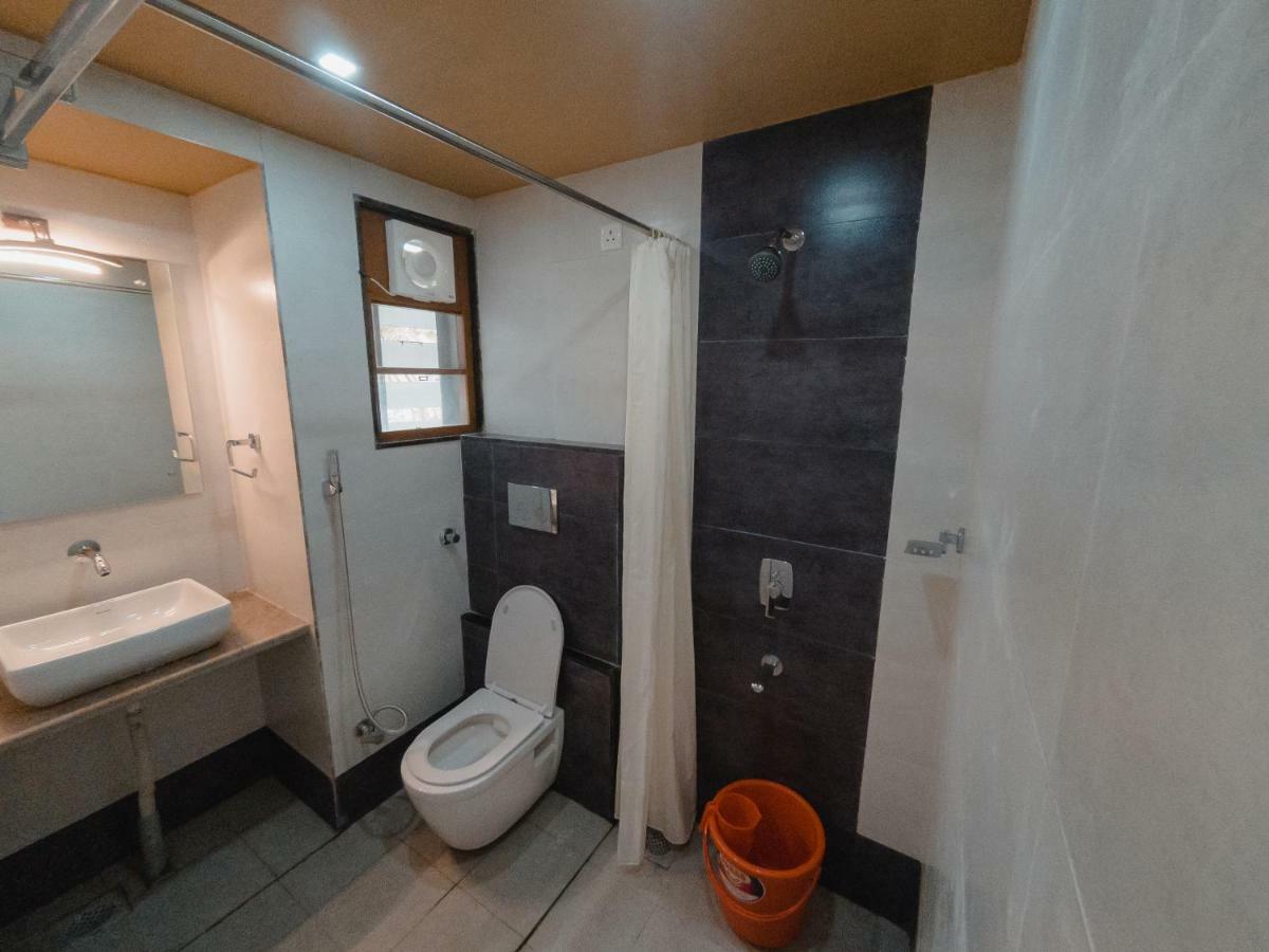 D' Manor Service Apartment Белґаум Екстер'єр фото